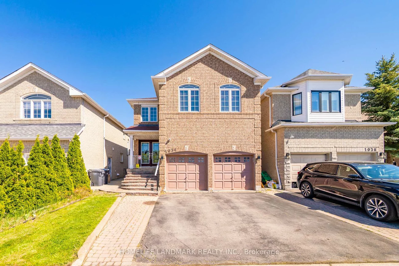 1034, Blueheron, East Credit, Mississauga