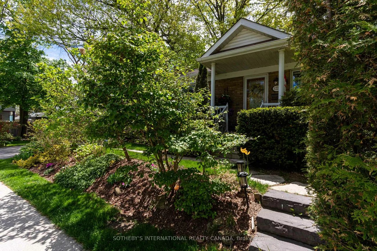 1226, Crossfield, Mineola, Mississauga