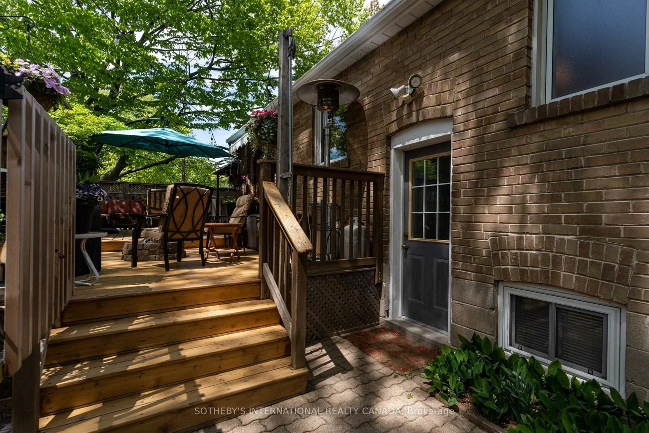 1226, Crossfield, Mineola, Mississauga