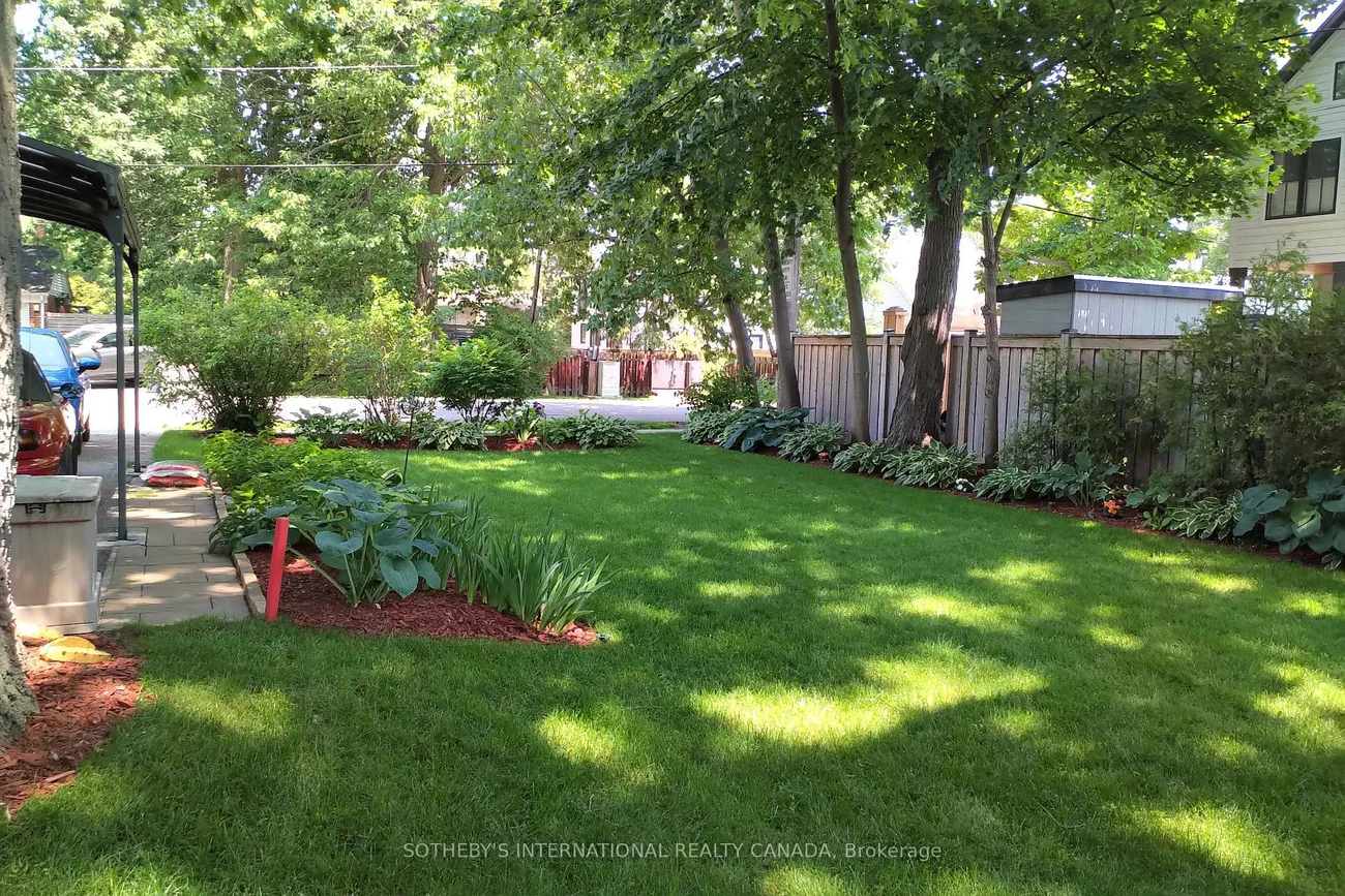 1226, Crossfield, Mineola, Mississauga