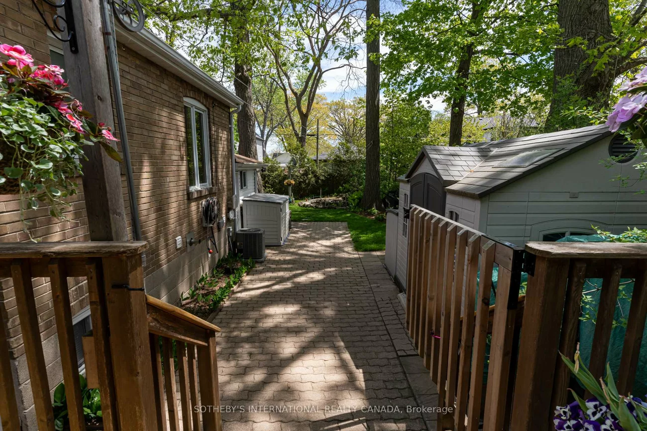 1226, Crossfield, Mineola, Mississauga