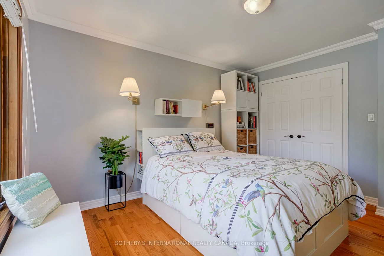 1226, Crossfield, Mineola, Mississauga