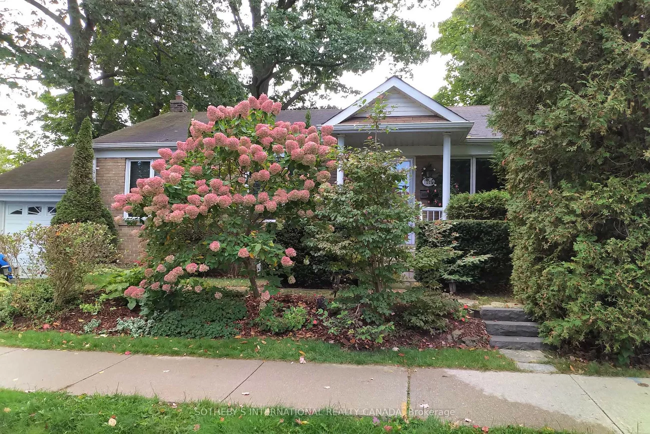 1226, Crossfield, Mineola, Mississauga