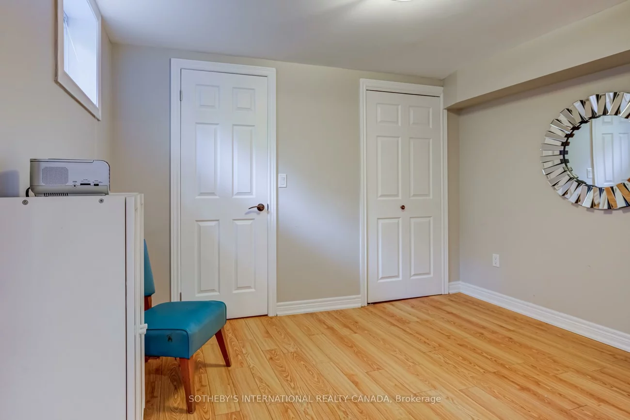 1226, Crossfield, Mineola, Mississauga