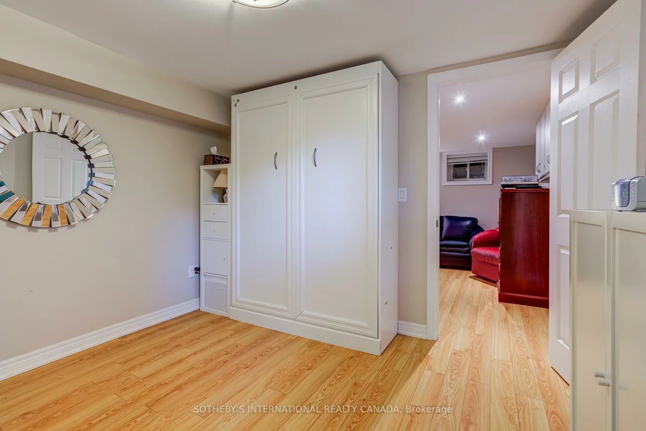 1226, Crossfield, Mineola, Mississauga