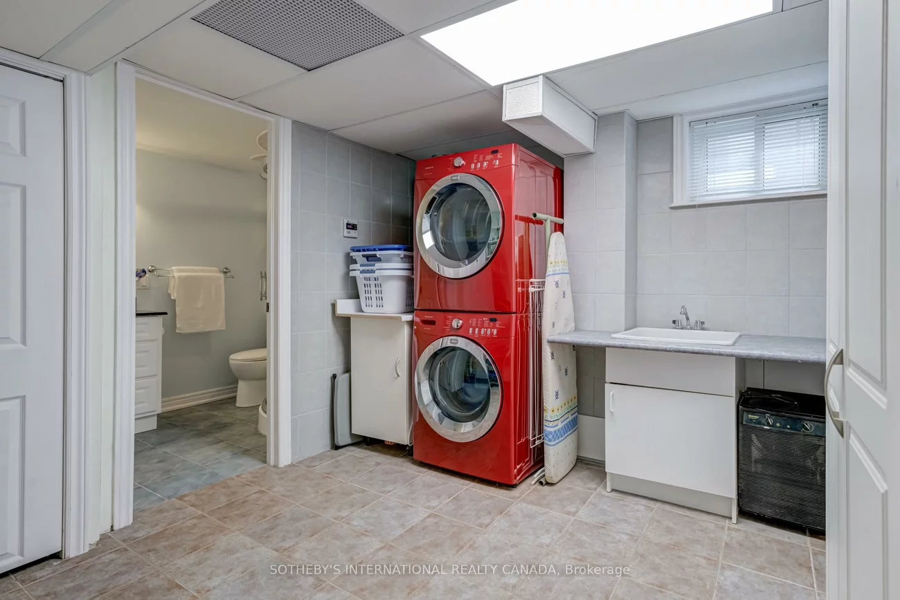 1226, Crossfield, Mineola, Mississauga