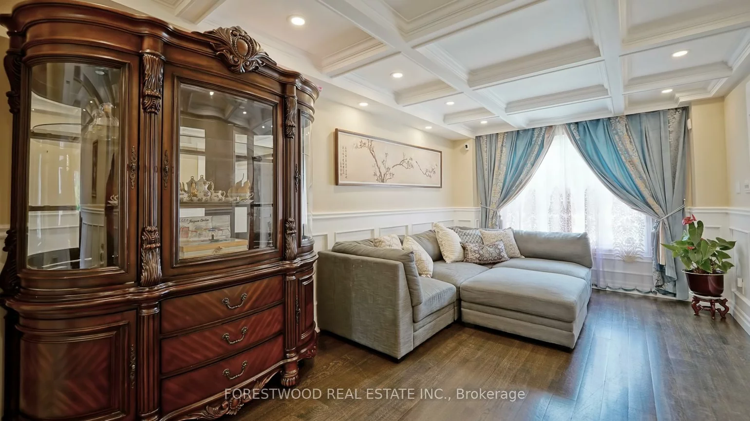 4449, Ashley, Hurontario, Mississauga
