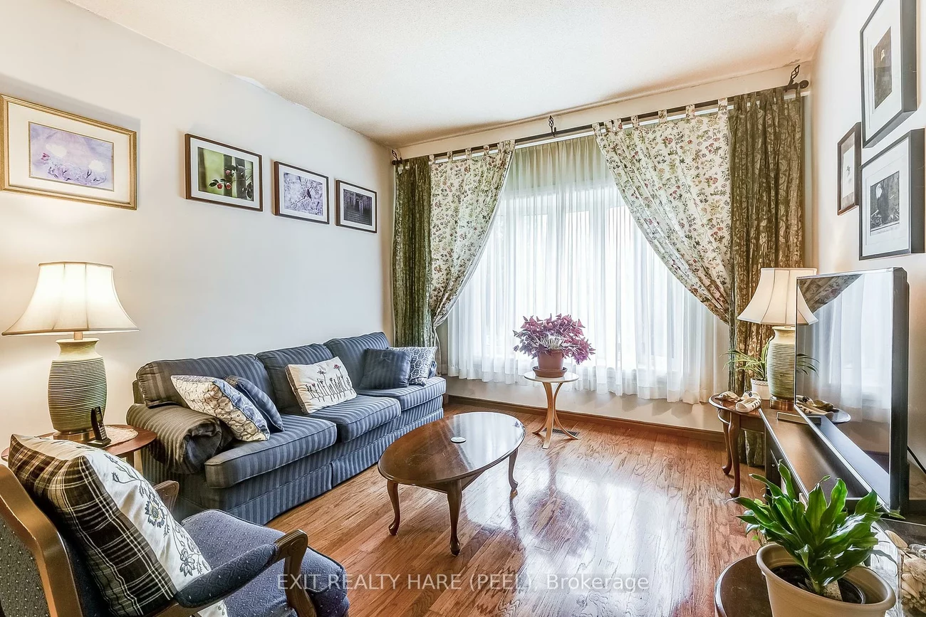 2433, Frayne, Cooksville, Mississauga
