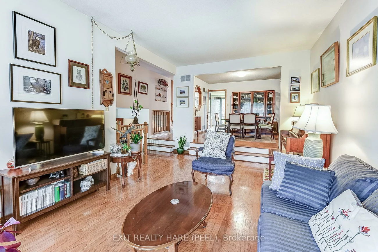 2433, Frayne, Cooksville, Mississauga