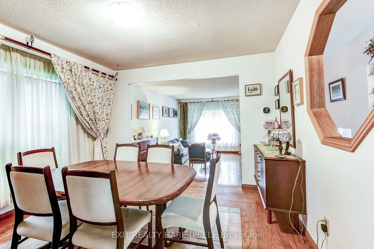 2433, Frayne, Cooksville, Mississauga