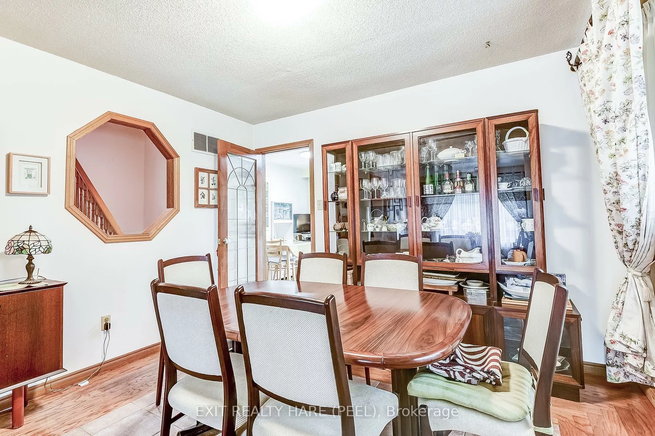 2433, Frayne, Cooksville, Mississauga