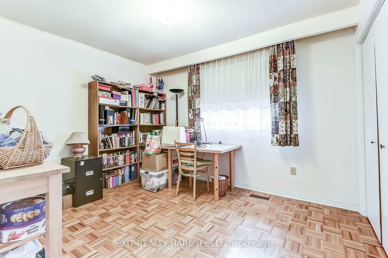 2433, Frayne, Cooksville, Mississauga
