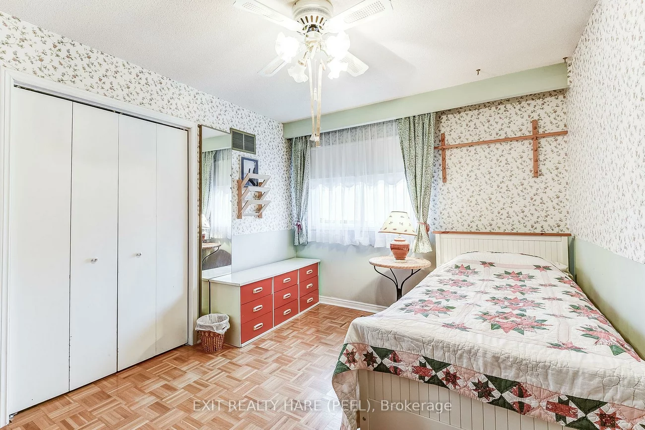 2433, Frayne, Cooksville, Mississauga