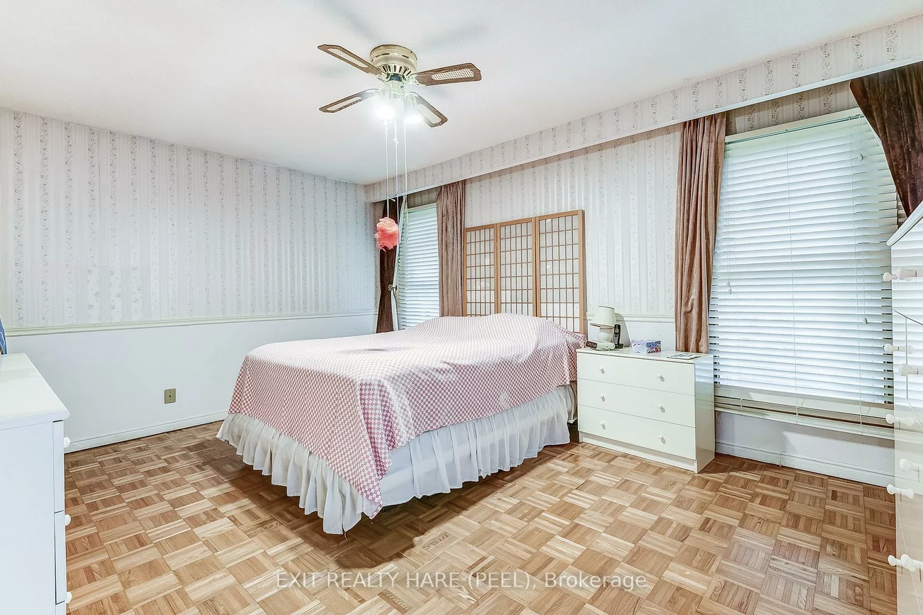 2433, Frayne, Cooksville, Mississauga