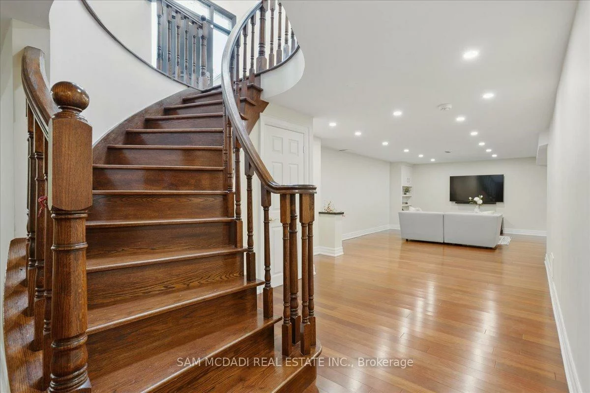2076, Autumn Breeze, Cooksville, Mississauga