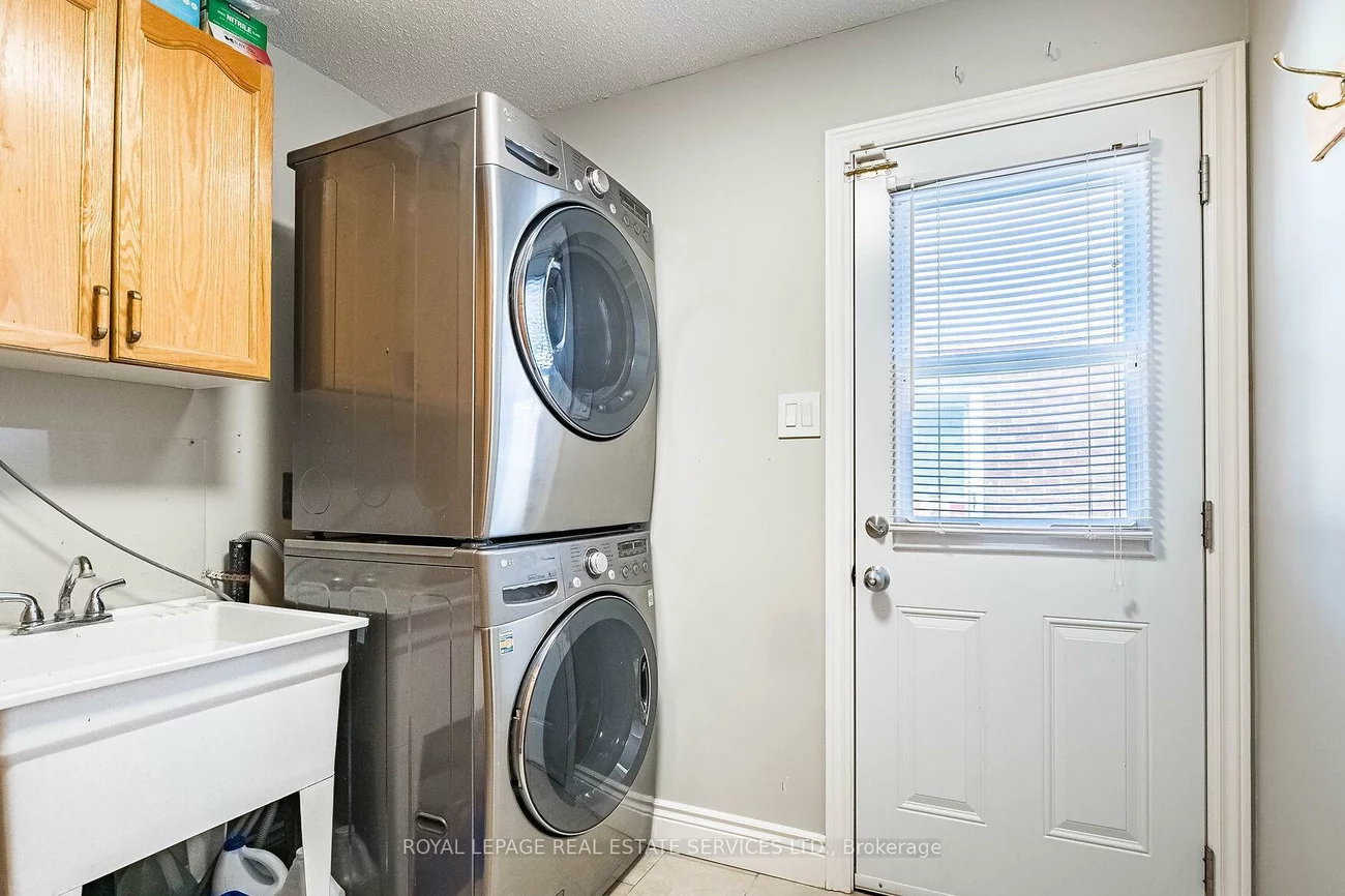1532, Lovelady, Rathwood, Mississauga
