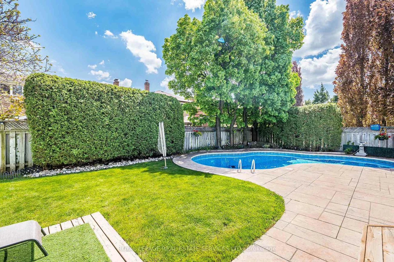 1532, Lovelady, Rathwood, Mississauga