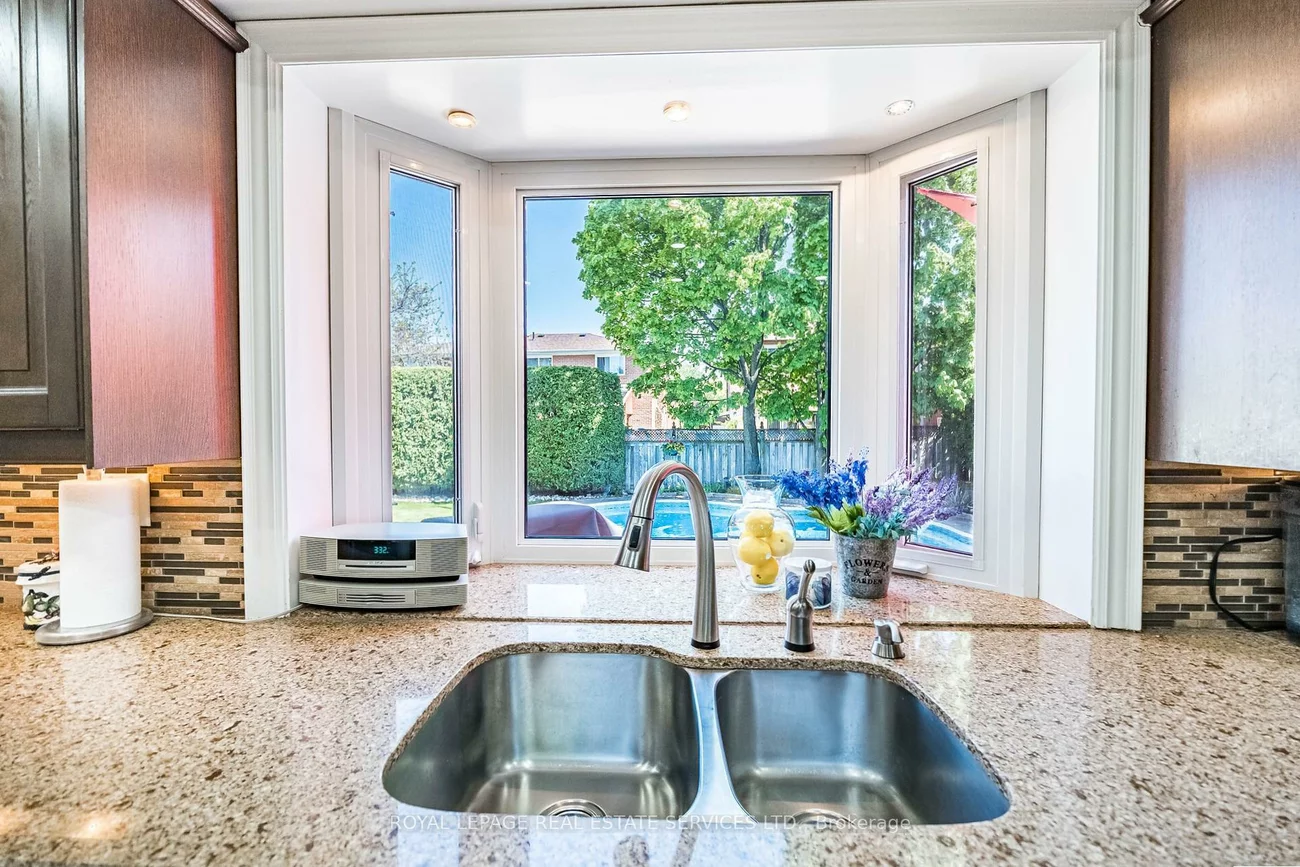 1532, Lovelady, Rathwood, Mississauga