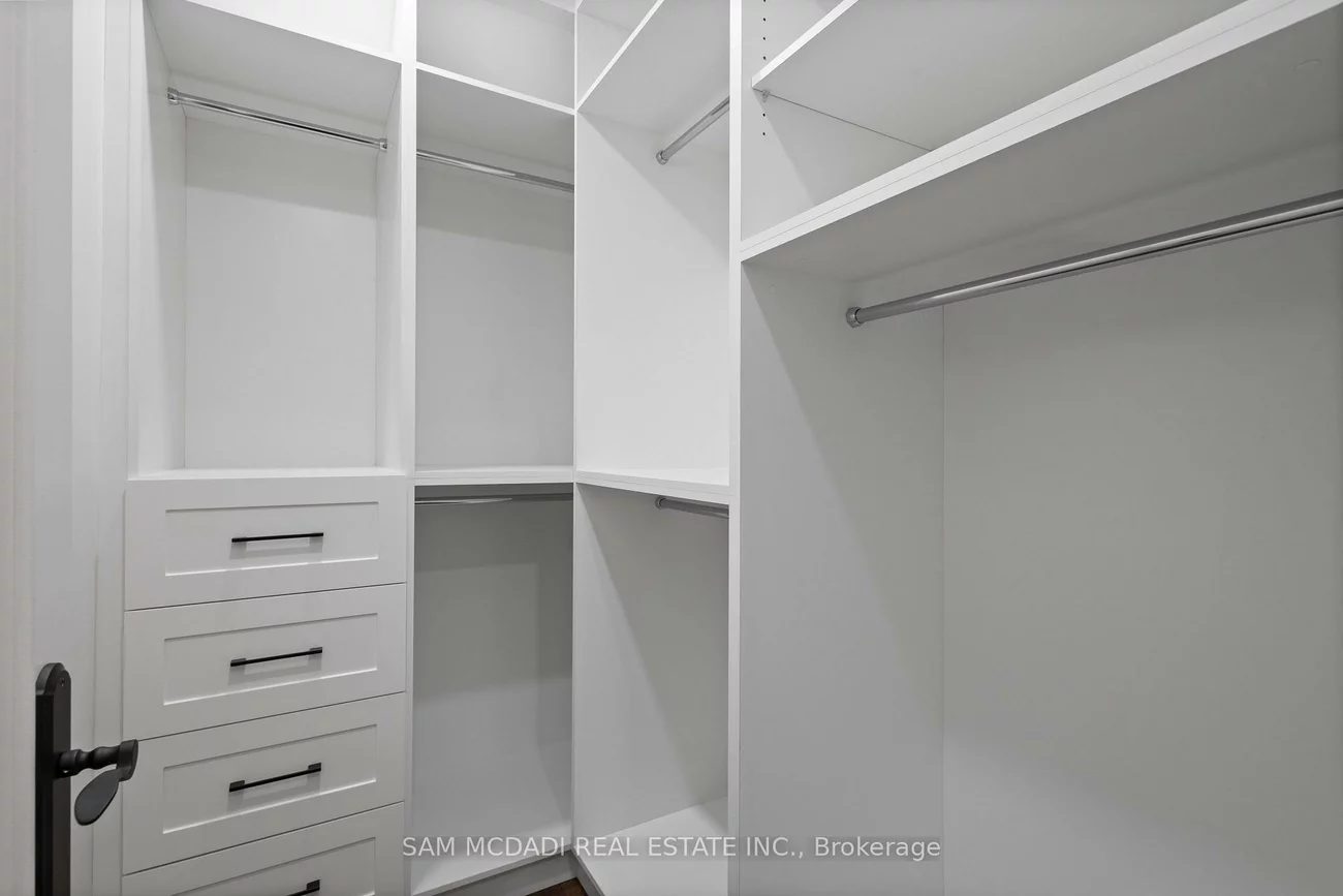 72, Oakes, Mineola, Mississauga