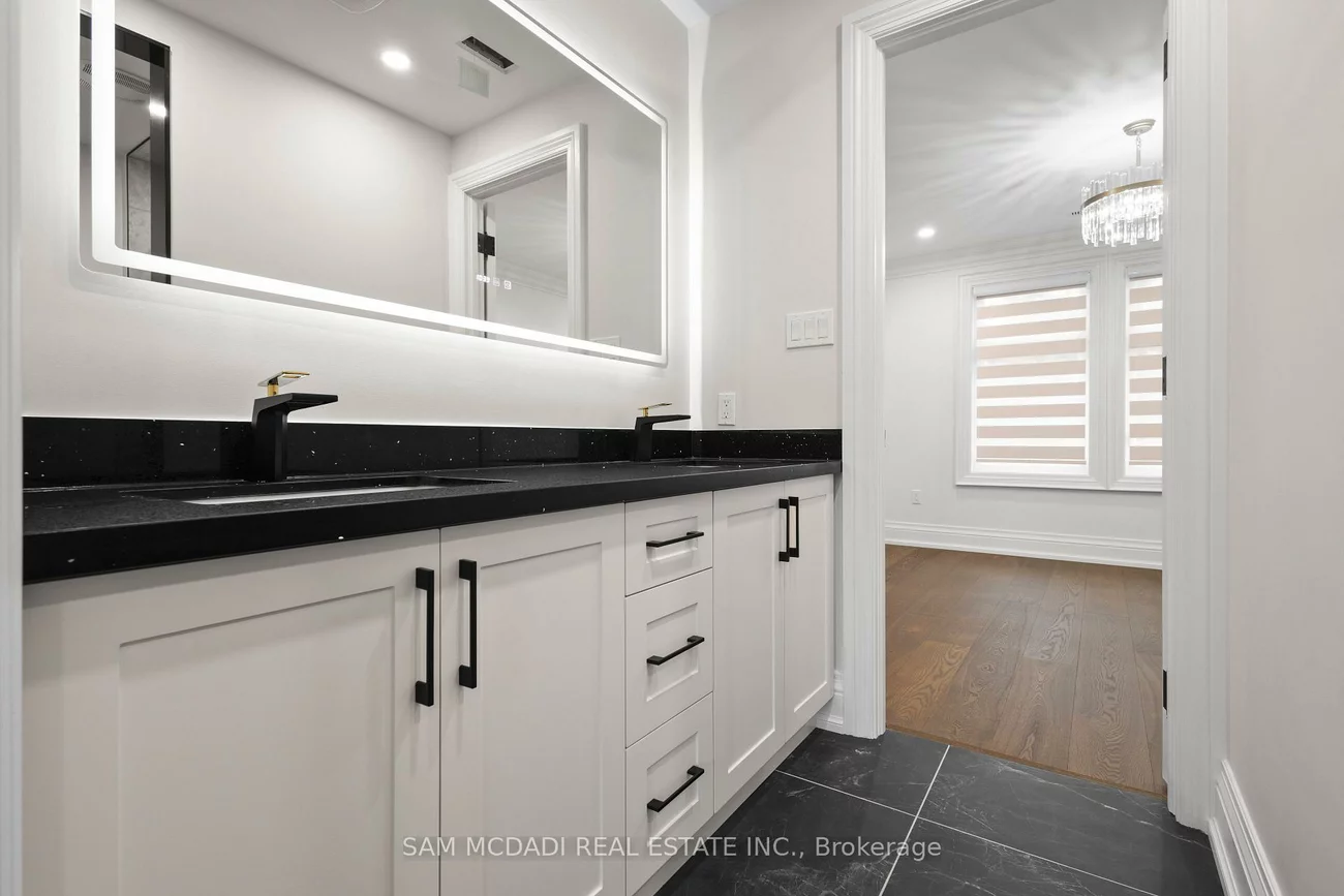 72, Oakes, Mineola, Mississauga