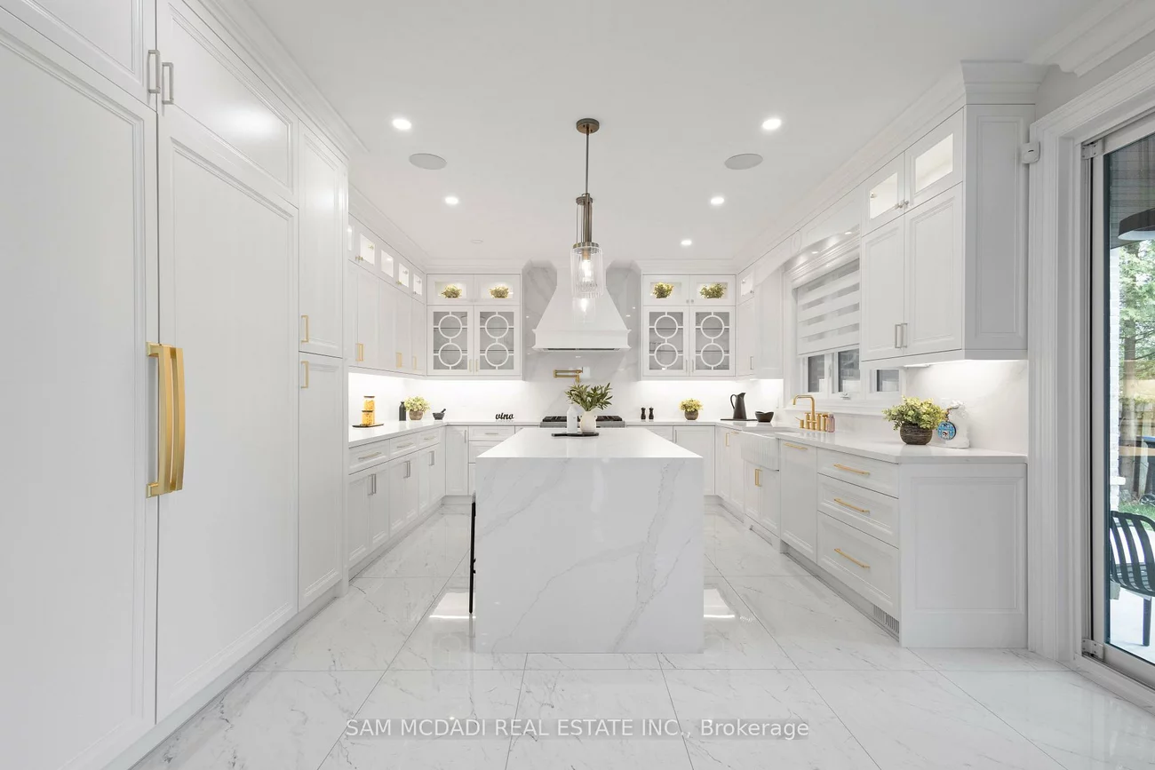 72, Oakes, Mineola, Mississauga