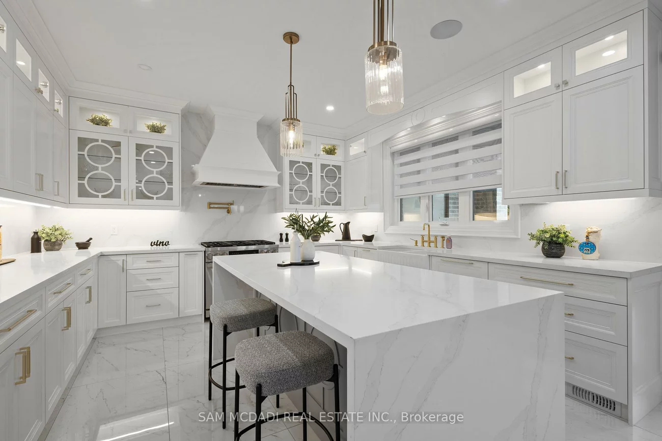 72, Oakes, Mineola, Mississauga