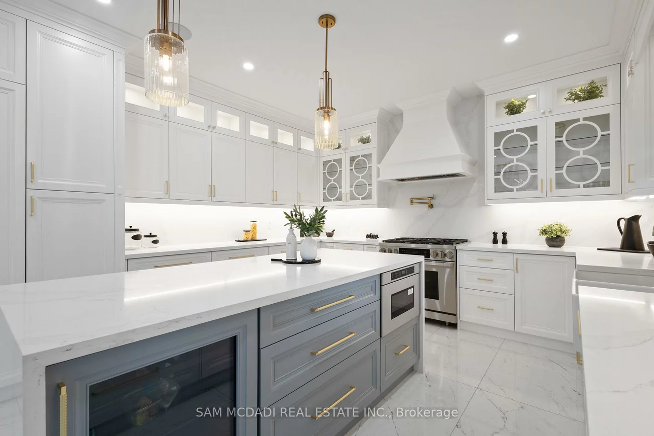 72, Oakes, Mineola, Mississauga