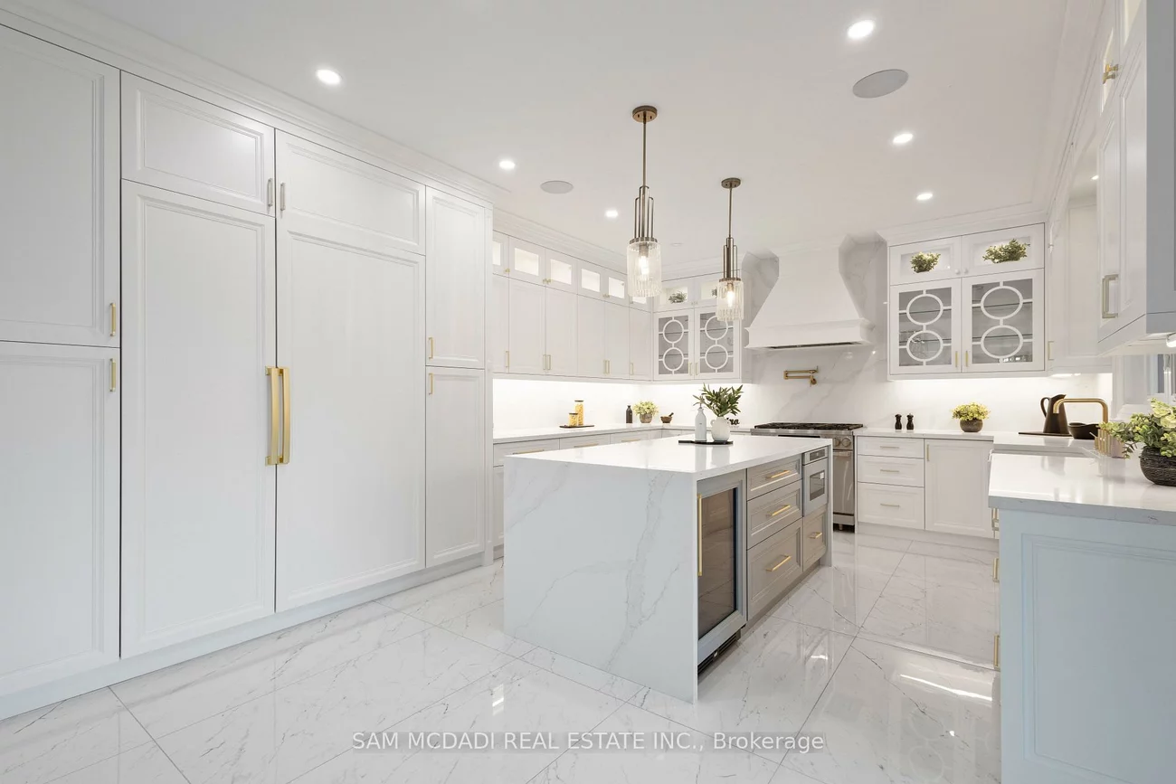72, Oakes, Mineola, Mississauga