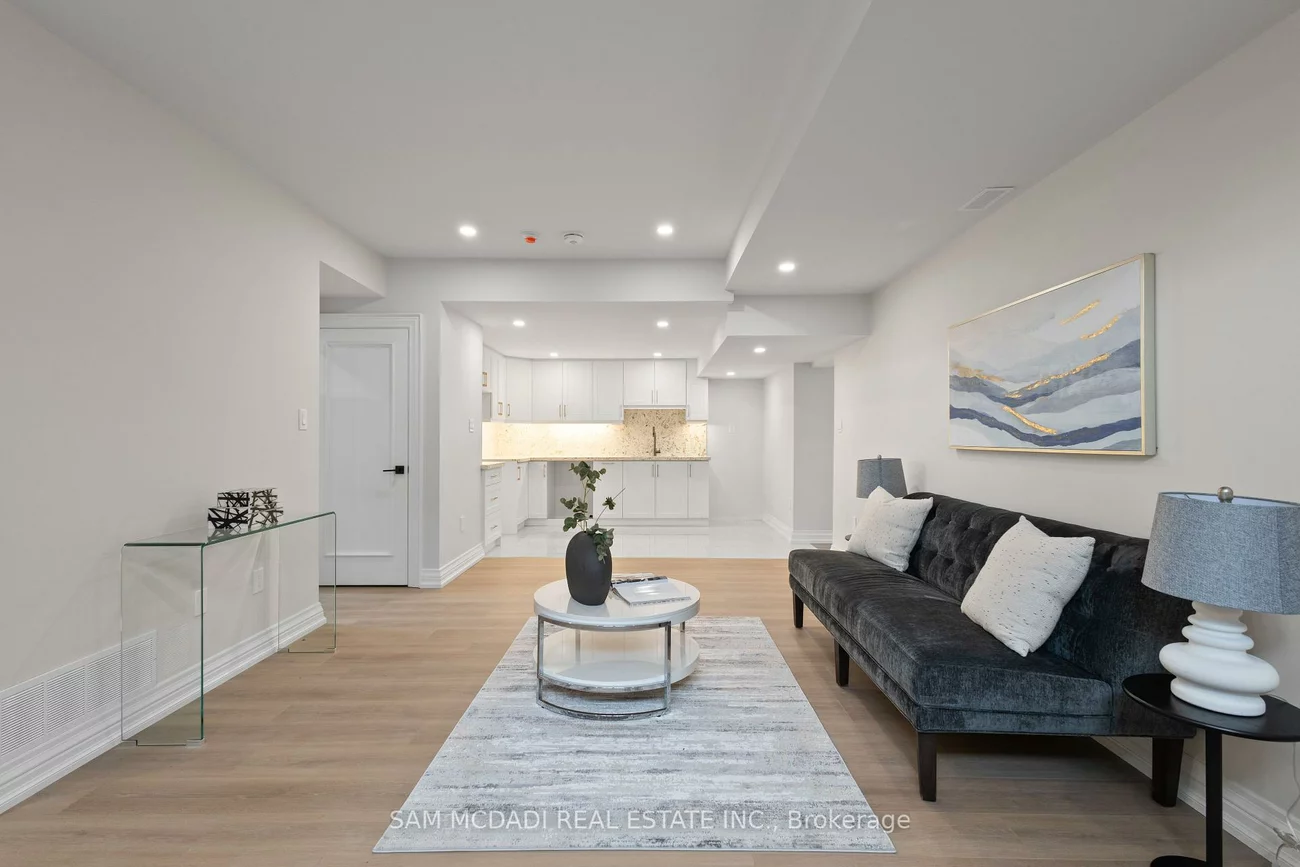 72, Oakes, Mineola, Mississauga