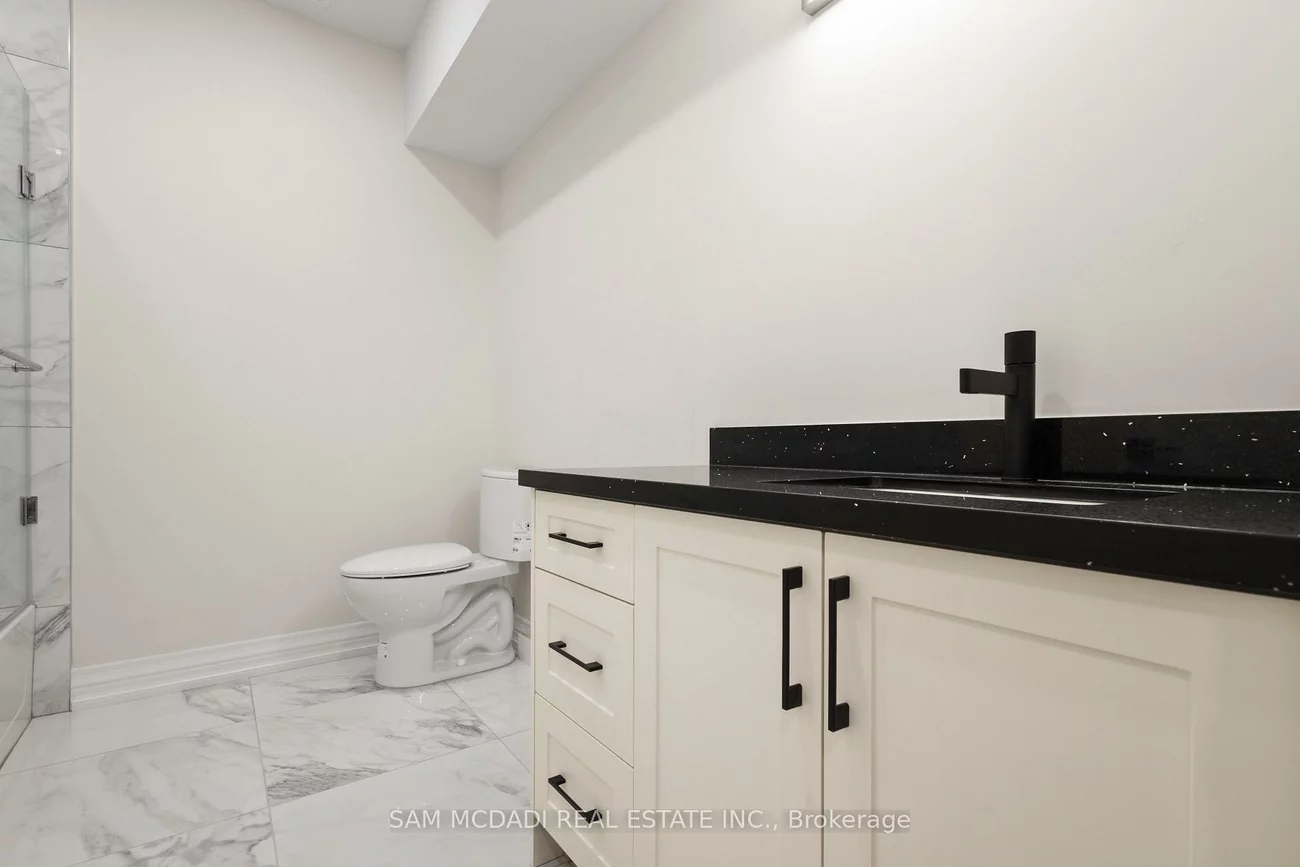 72, Oakes, Mineola, Mississauga