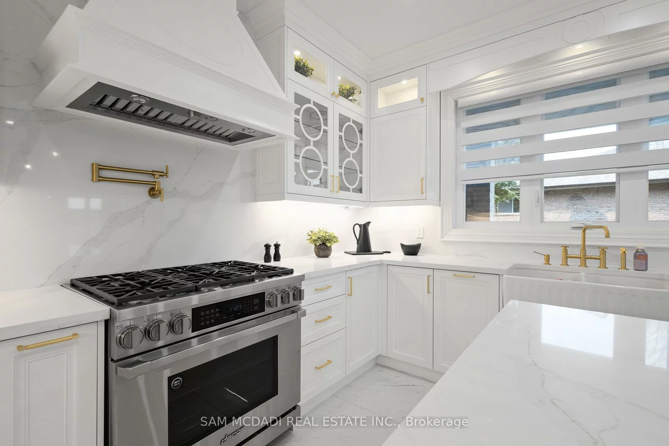 72, Oakes, Mineola, Mississauga