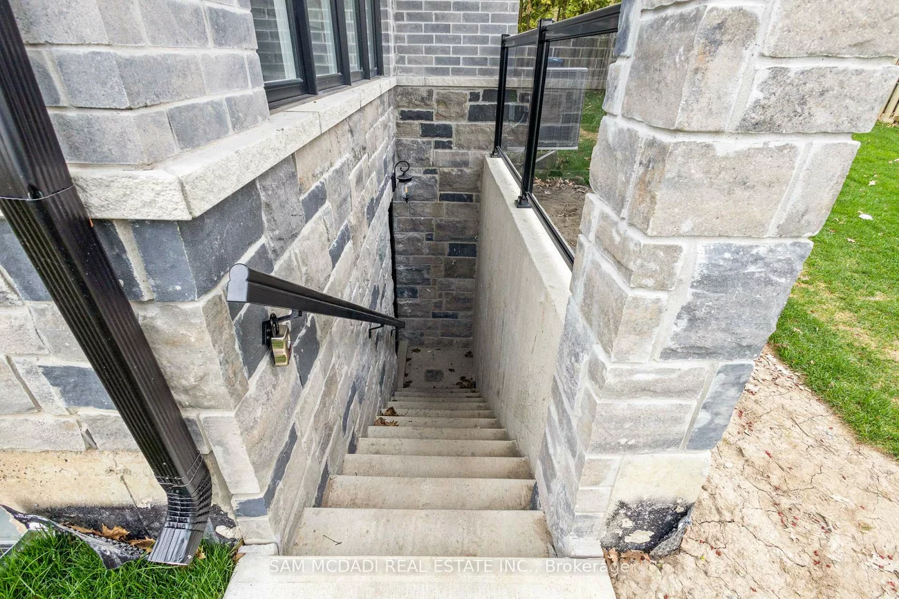 72, Oakes, Mineola, Mississauga