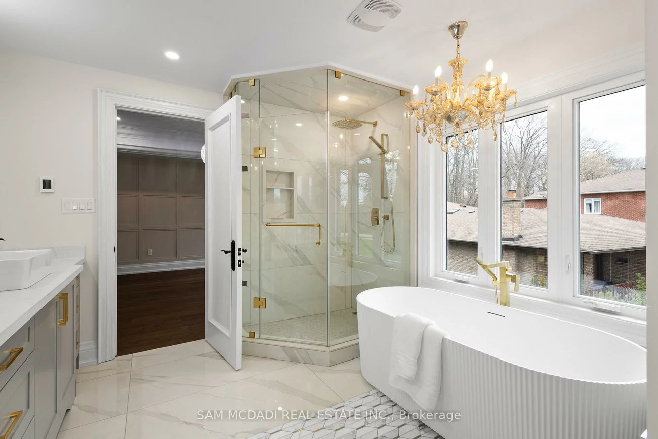 72, Oakes, Mineola, Mississauga