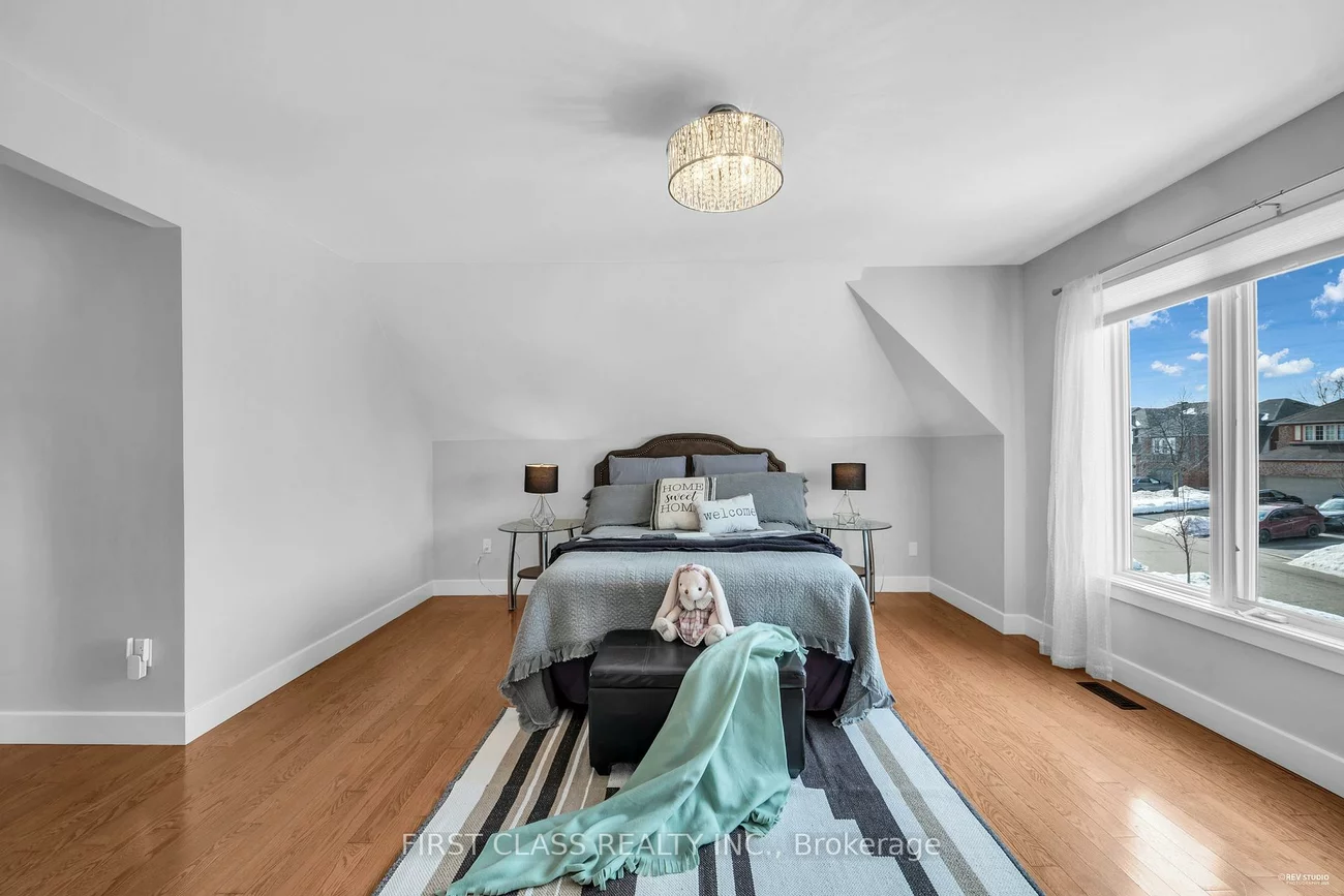 5893, Leeside, Central Erin Mills, Mississauga