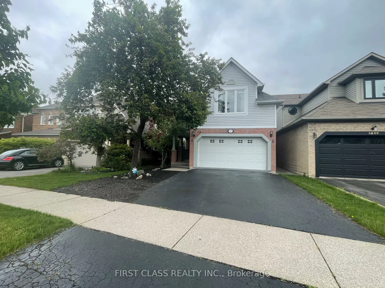 5893, Leeside, Central Erin Mills, Mississauga