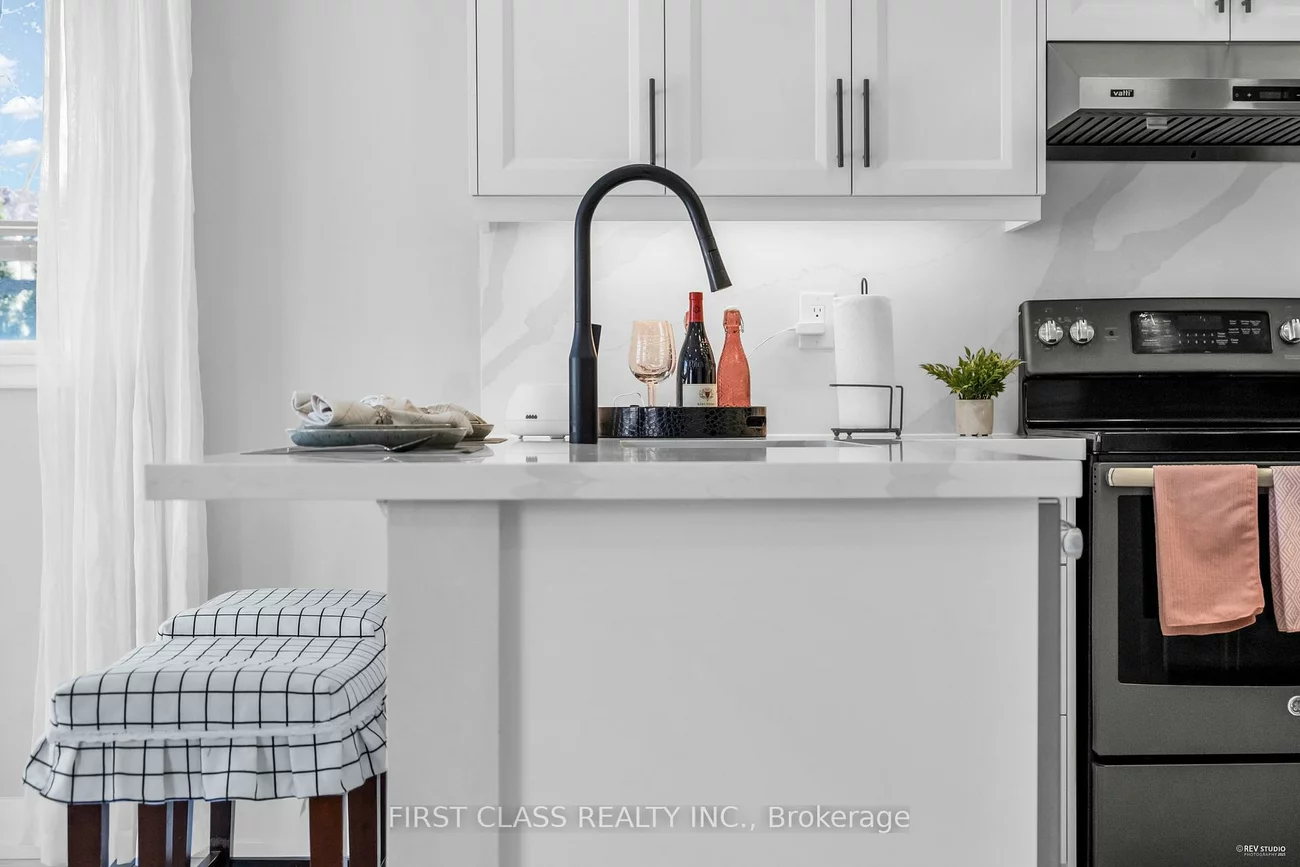 5893, Leeside, Central Erin Mills, Mississauga