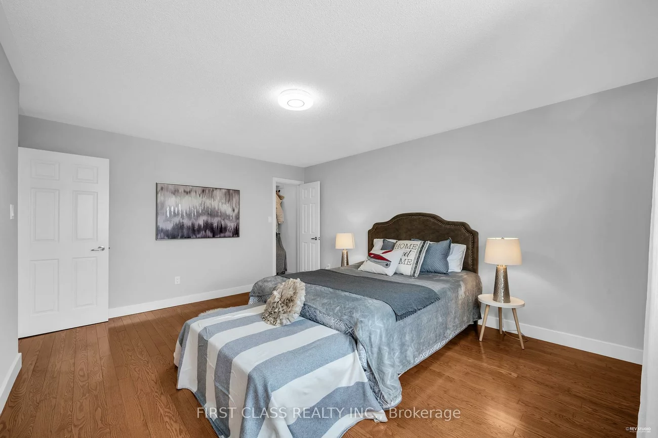 5893, Leeside, Central Erin Mills, Mississauga
