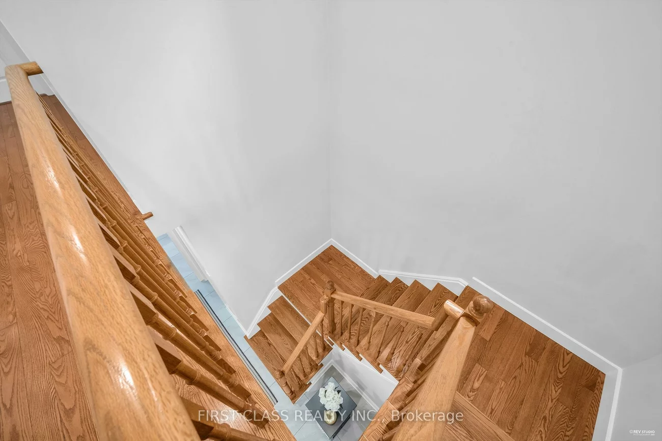 5893, Leeside, Central Erin Mills, Mississauga
