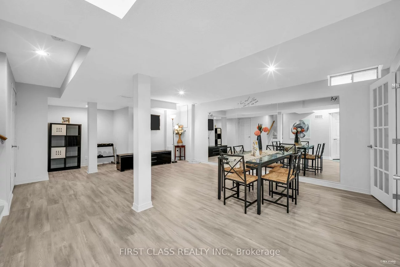 5893, Leeside, Central Erin Mills, Mississauga
