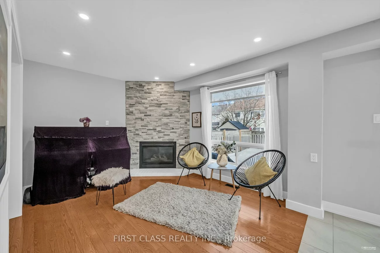 5893, Leeside, Central Erin Mills, Mississauga