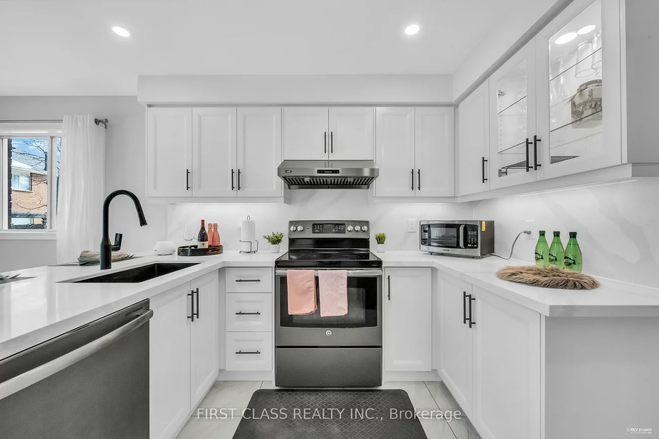 5893, Leeside, Central Erin Mills, Mississauga