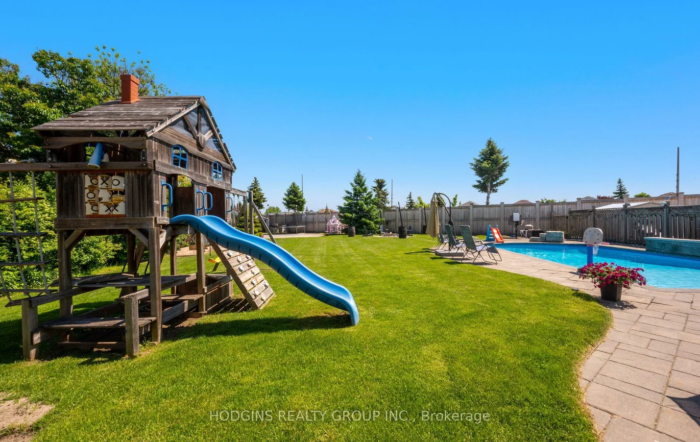 1376, Avon, Meadowvale Village, Mississauga