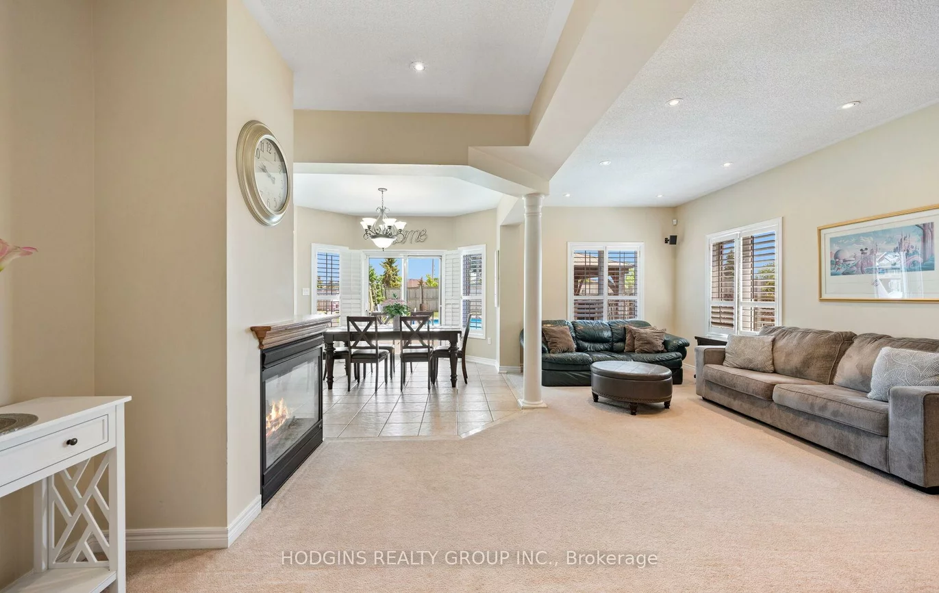 1376, Avon, Meadowvale Village, Mississauga