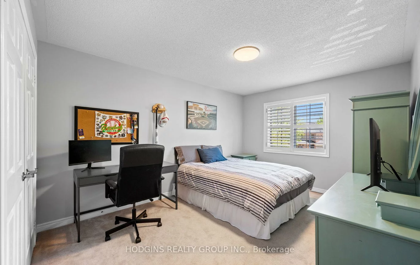 1376, Avon, Meadowvale Village, Mississauga