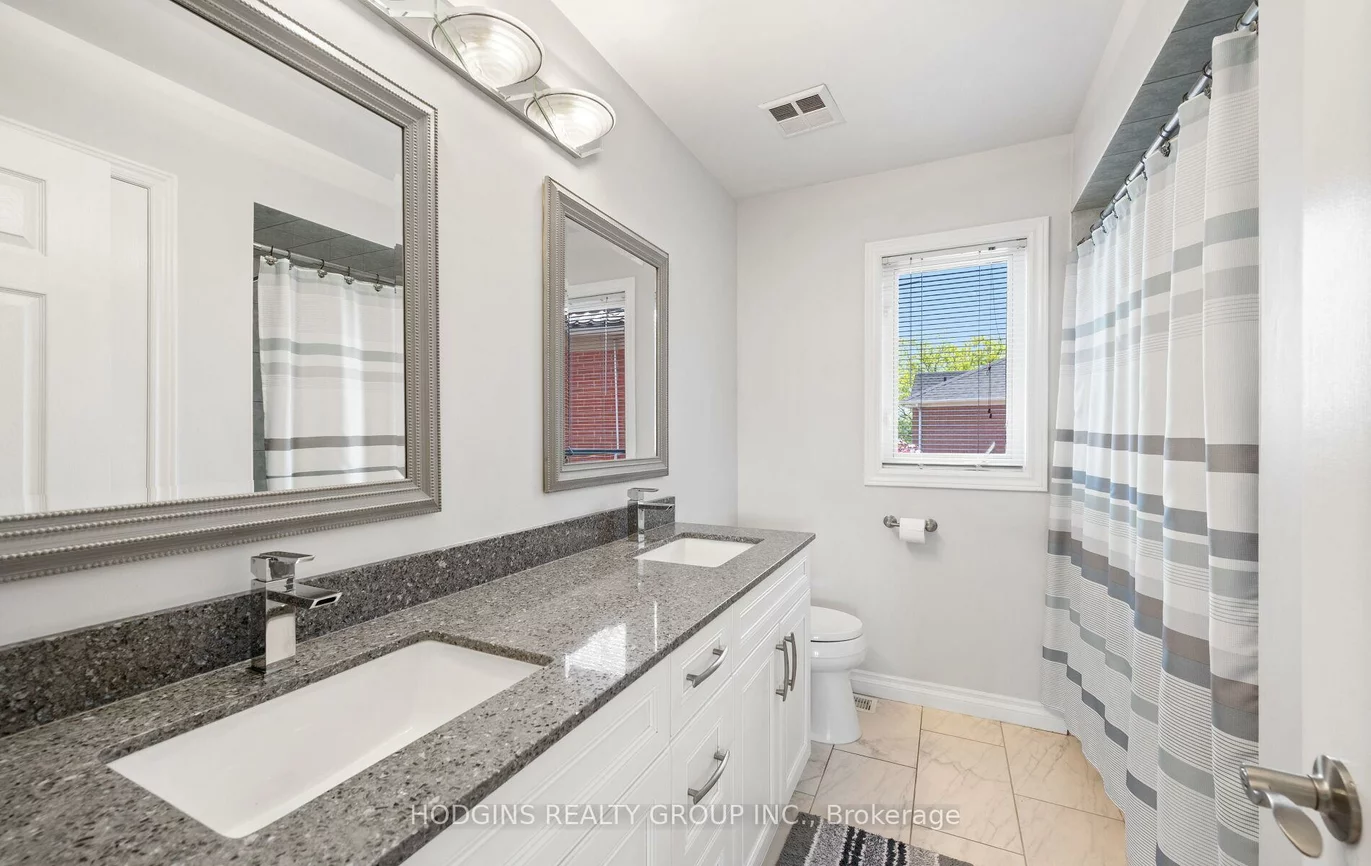 1376, Avon, Meadowvale Village, Mississauga