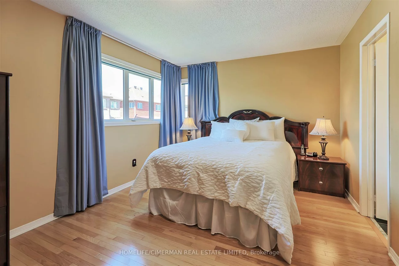 887, Golden Farmer, Meadowvale Village, Mississauga