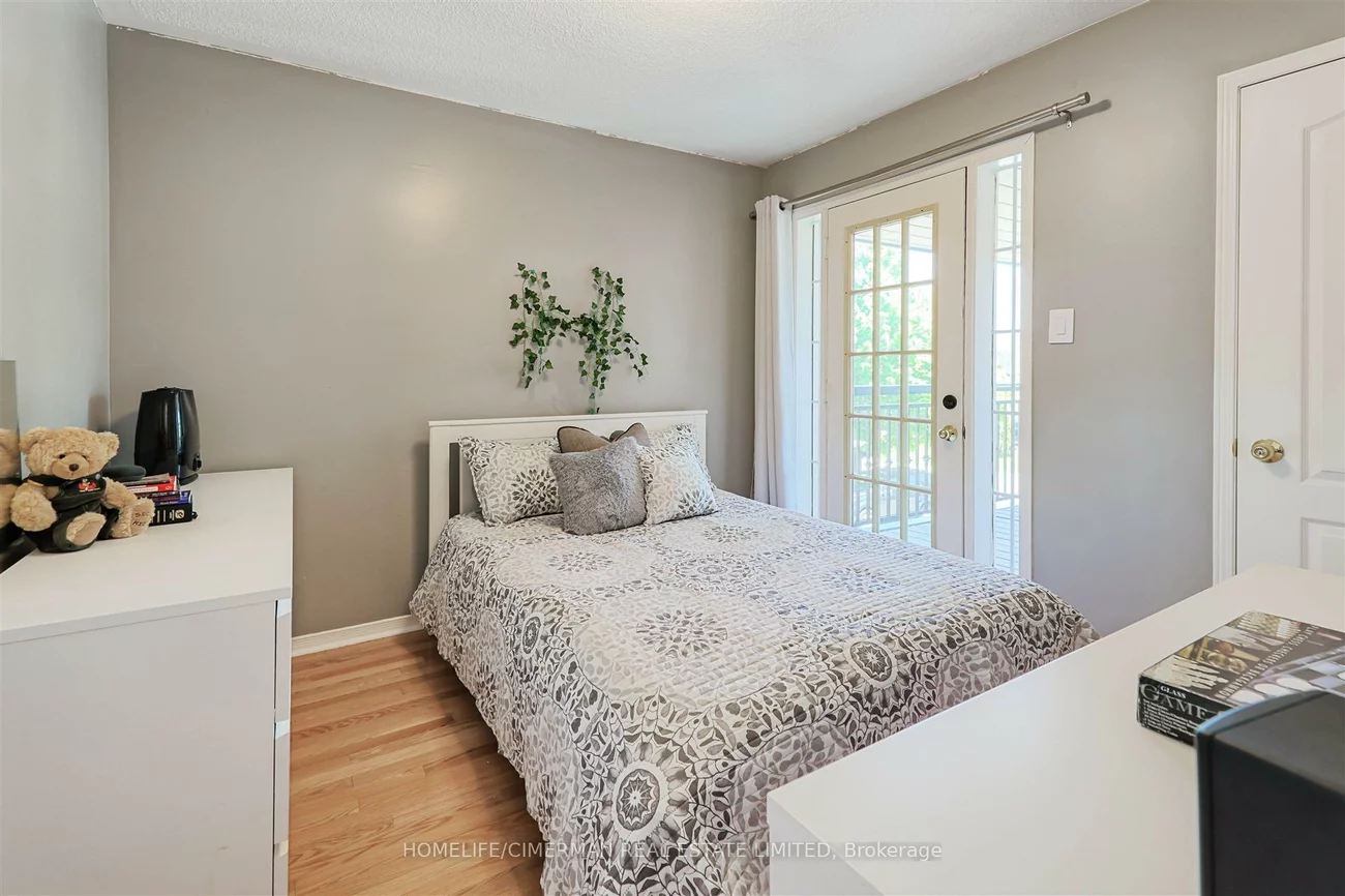887, Golden Farmer, Meadowvale Village, Mississauga