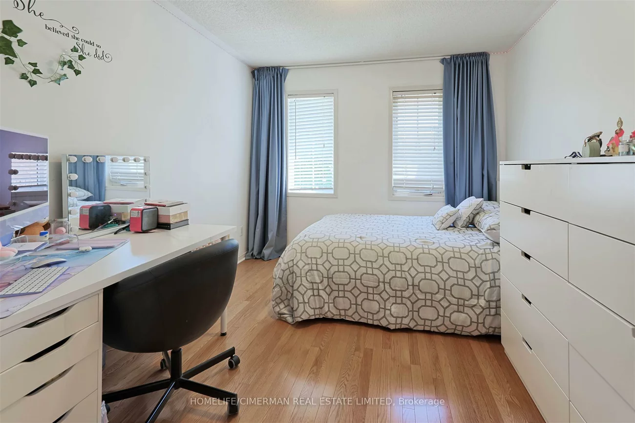 887, Golden Farmer, Meadowvale Village, Mississauga