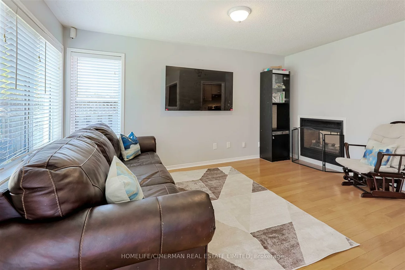 887, Golden Farmer, Meadowvale Village, Mississauga