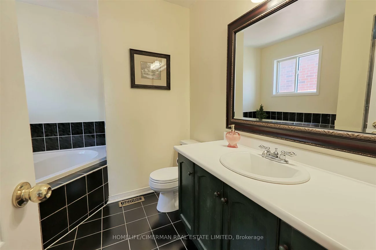 887, Golden Farmer, Meadowvale Village, Mississauga